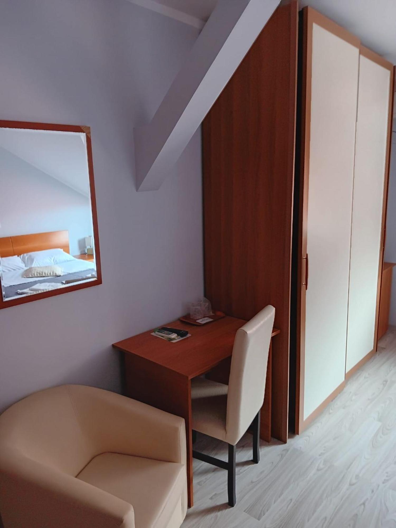 Hotel Vila Veneto Timisoara Ngoại thất bức ảnh