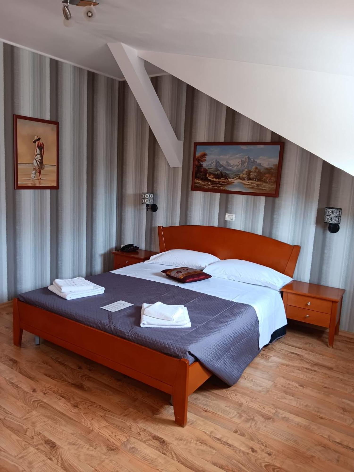 Hotel Vila Veneto Timisoara Ngoại thất bức ảnh