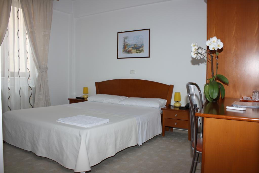 Hotel Vila Veneto Timisoara Phòng bức ảnh